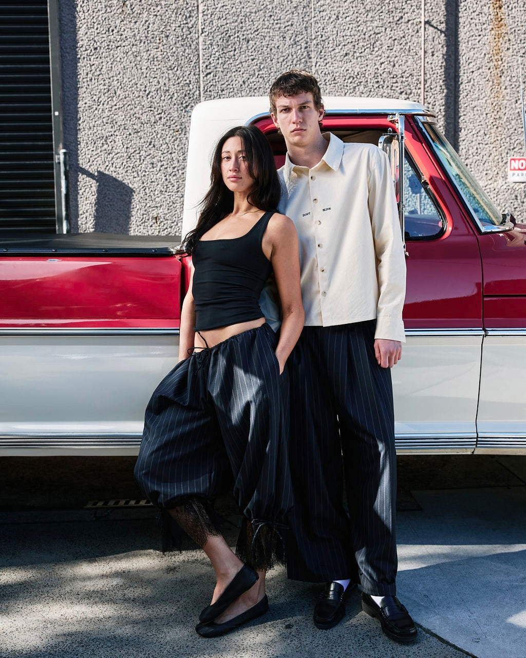 PINSTRIPE PLEATED NAVY PANTS