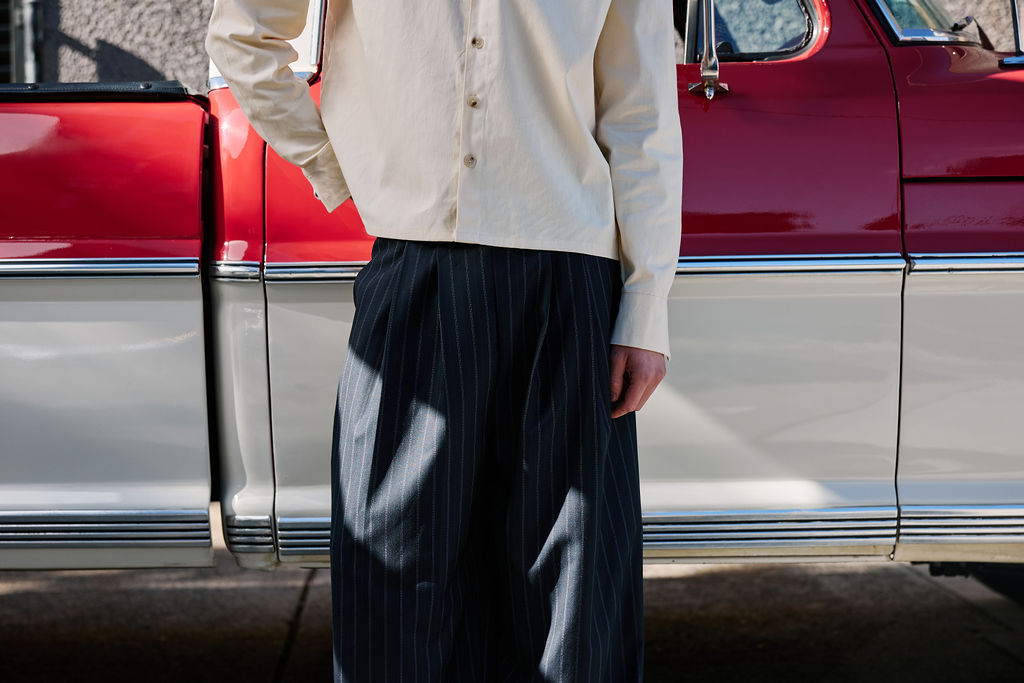 PINSTRIPE PLEATED NAVY PANTS